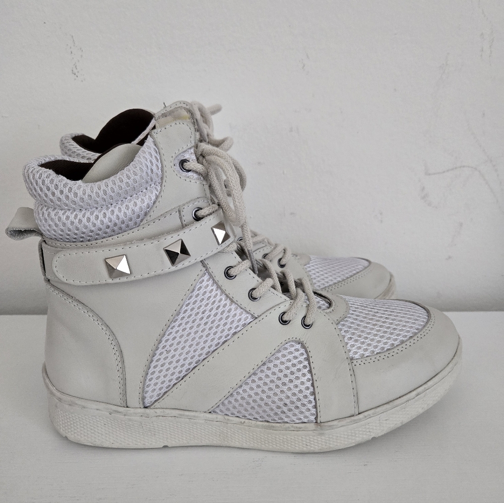 Sandro Moscoloni Nikki White Size 9 Women’s High Cut Leather Sneaker
